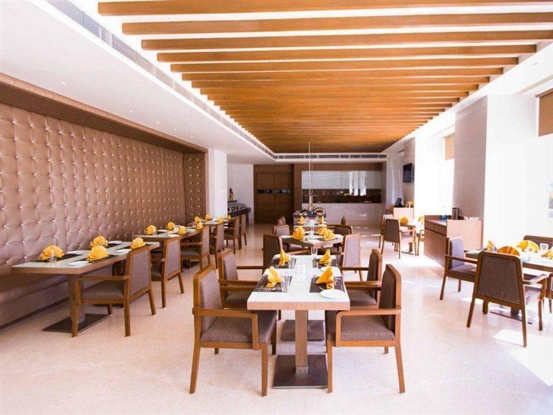 Regenta Central Grand Exotica Pimpri-Chinchwad Exteriör bild