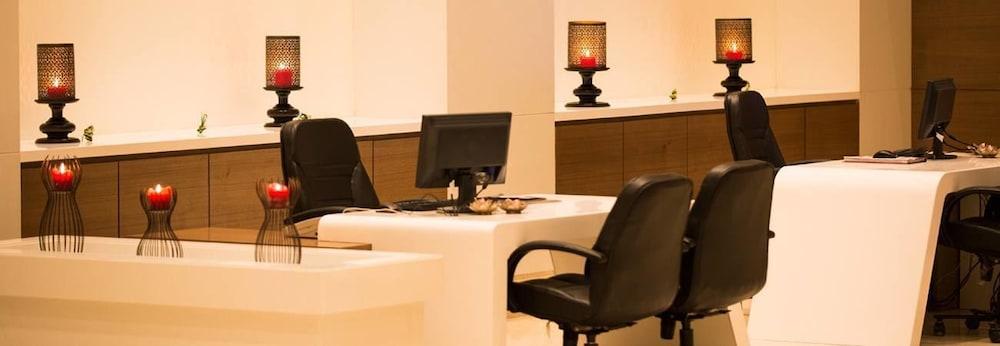 Regenta Central Grand Exotica Pimpri-Chinchwad Exteriör bild