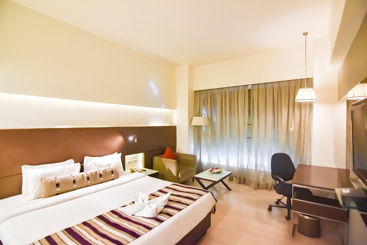 Regenta Central Grand Exotica Pimpri-Chinchwad Exteriör bild