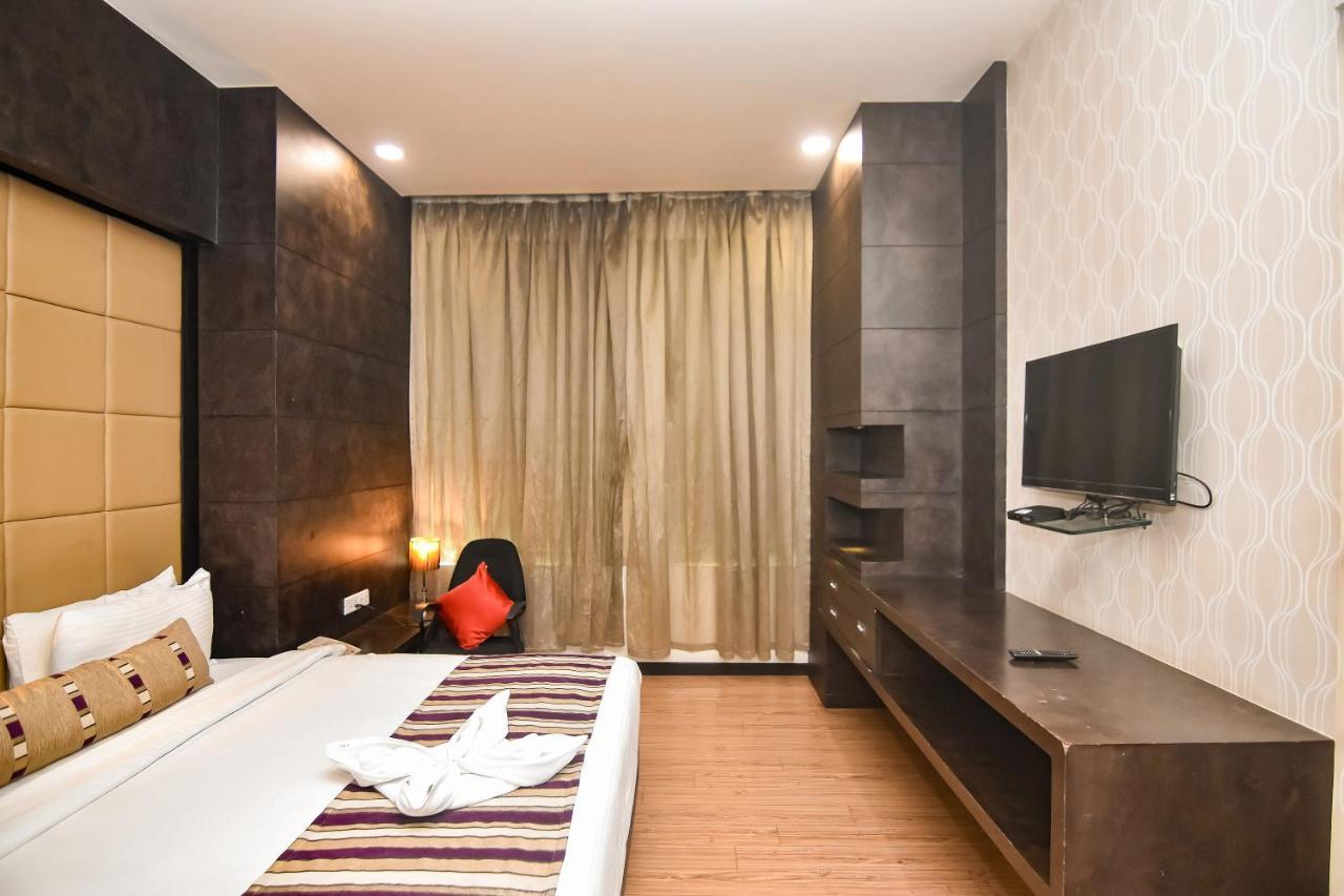 Regenta Central Grand Exotica Pimpri-Chinchwad Exteriör bild