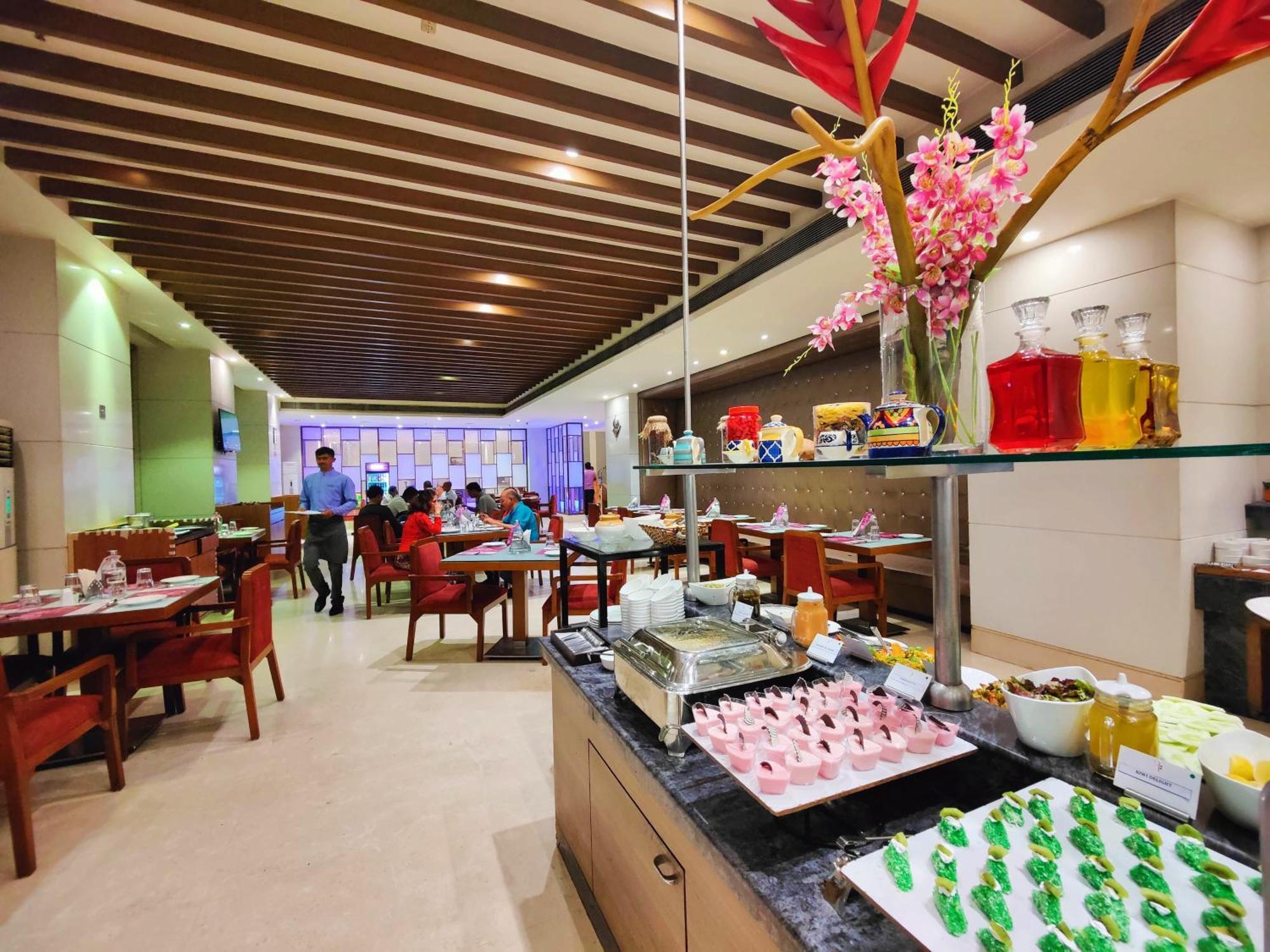 Regenta Central Grand Exotica Pimpri-Chinchwad Exteriör bild