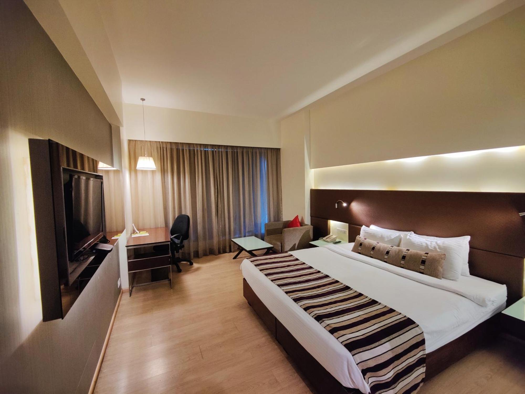 Regenta Central Grand Exotica Pimpri-Chinchwad Exteriör bild