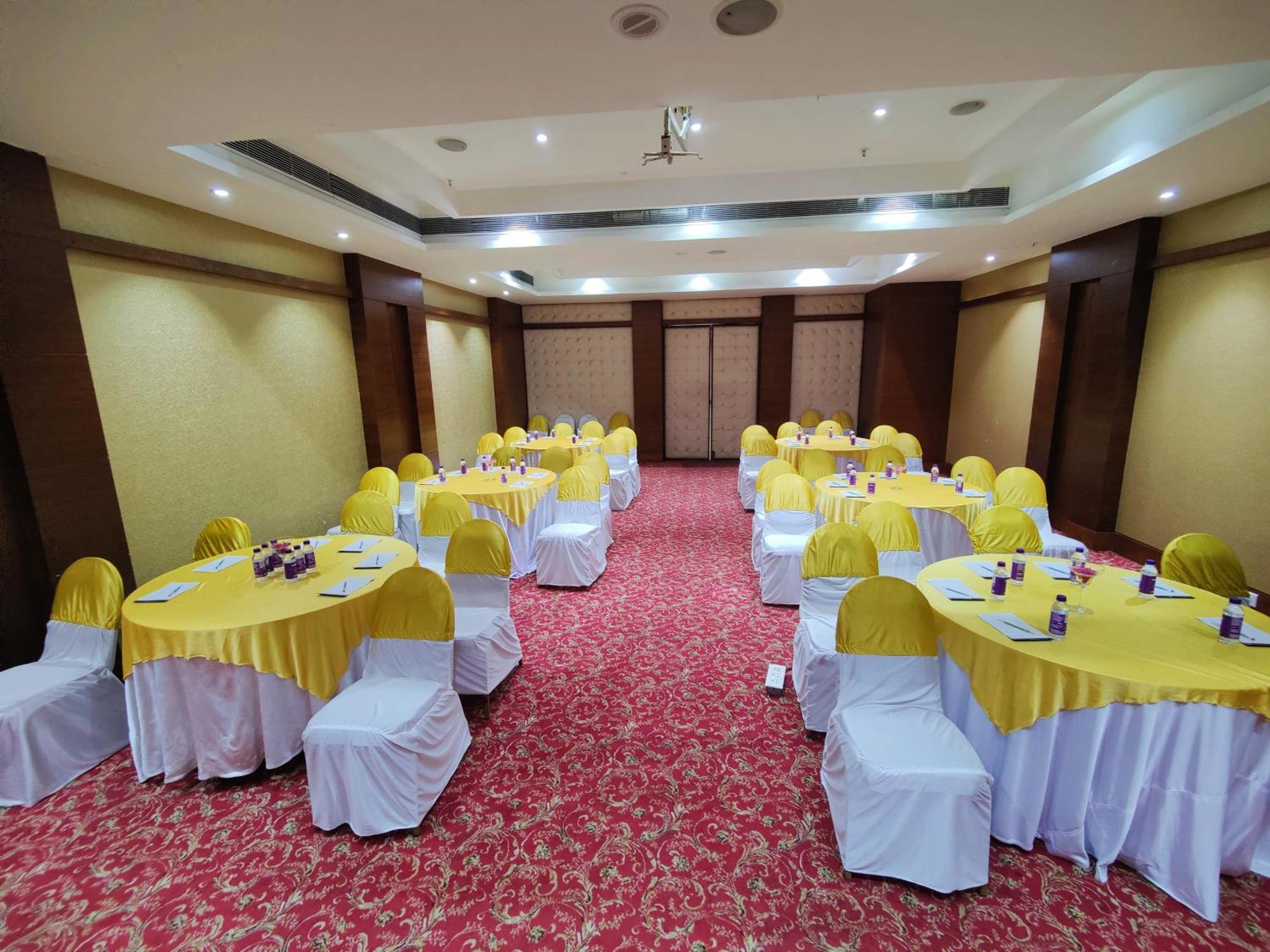 Regenta Central Grand Exotica Pimpri-Chinchwad Exteriör bild