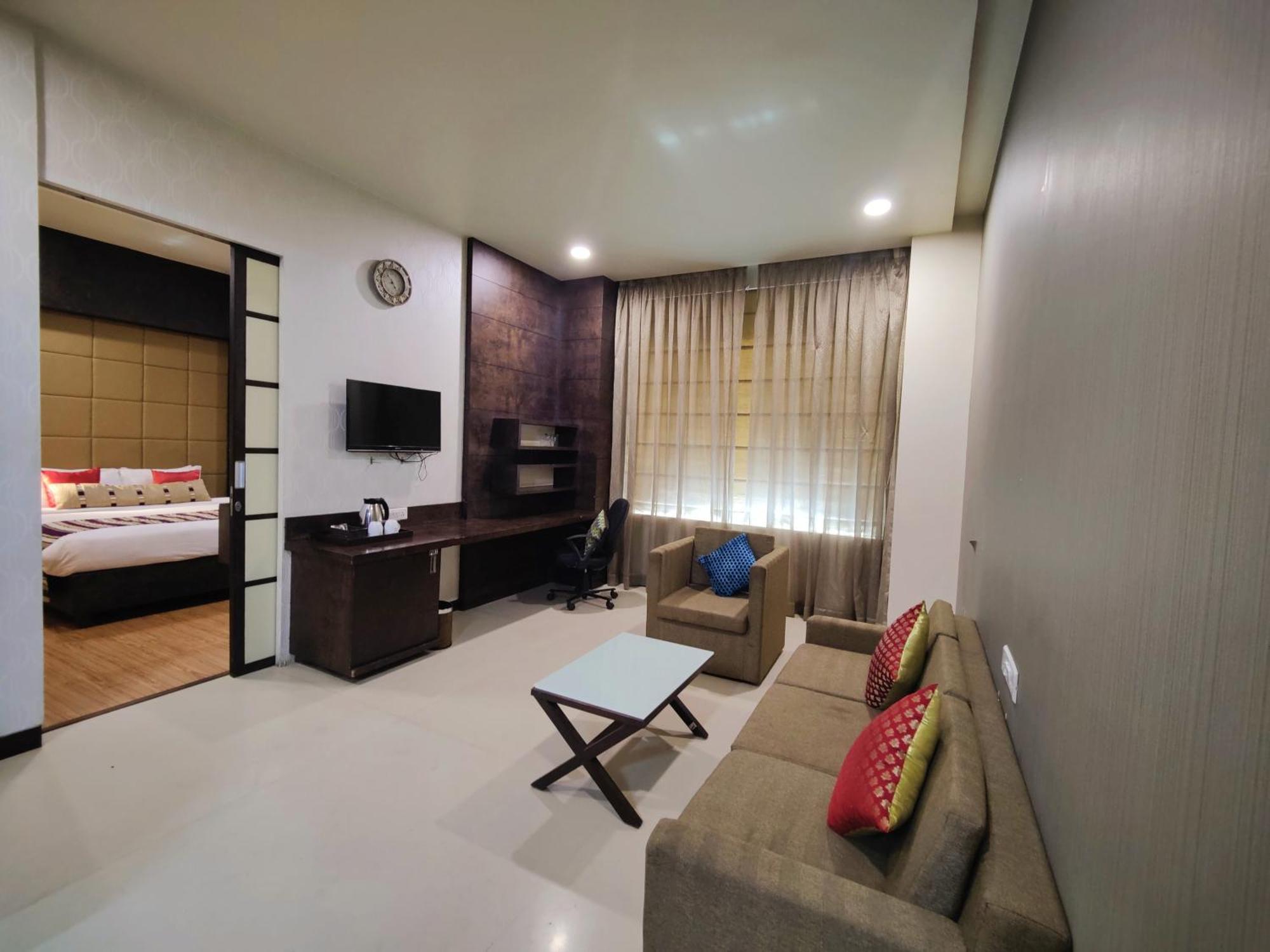 Regenta Central Grand Exotica Pimpri-Chinchwad Exteriör bild