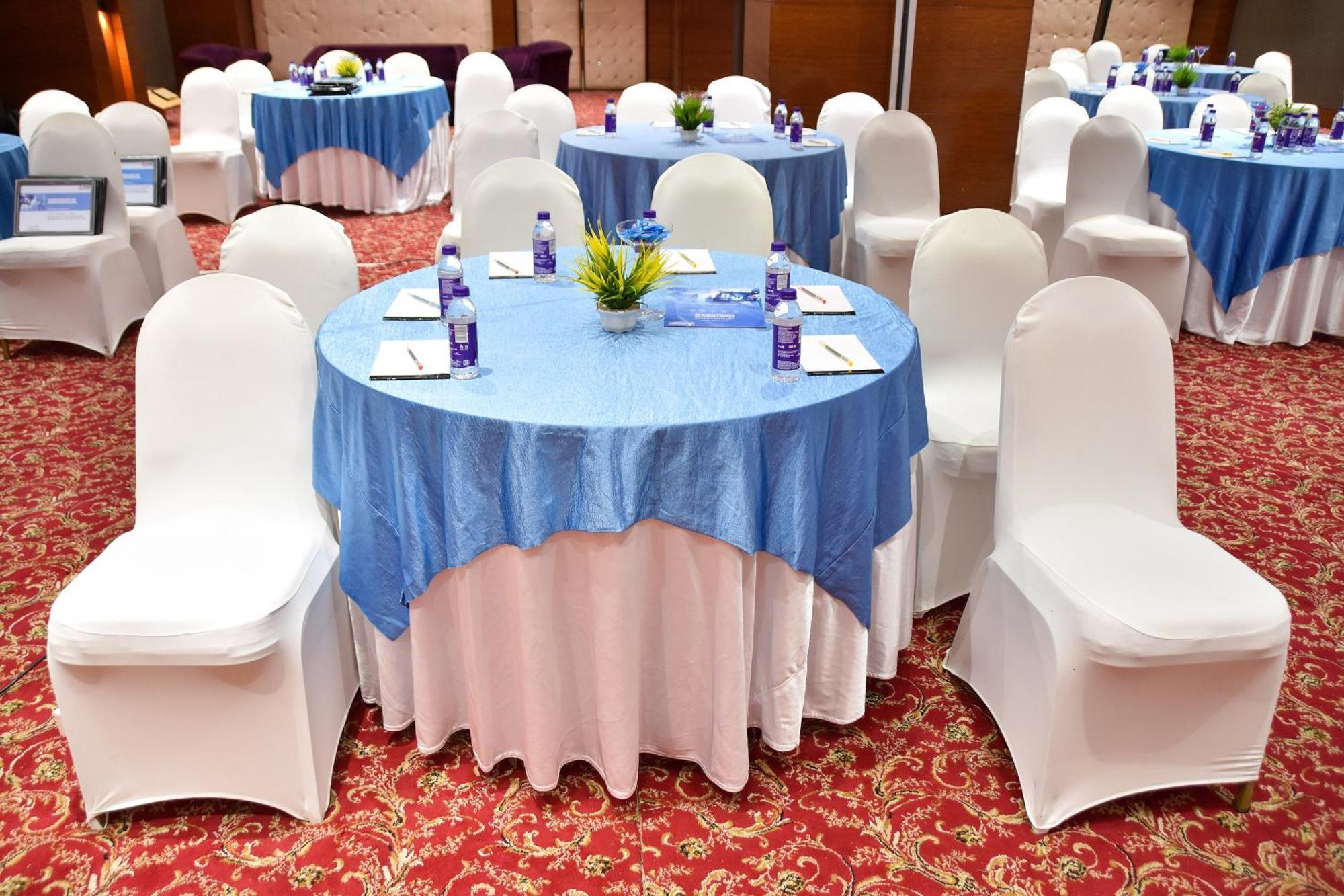 Regenta Central Grand Exotica Pimpri-Chinchwad Exteriör bild
