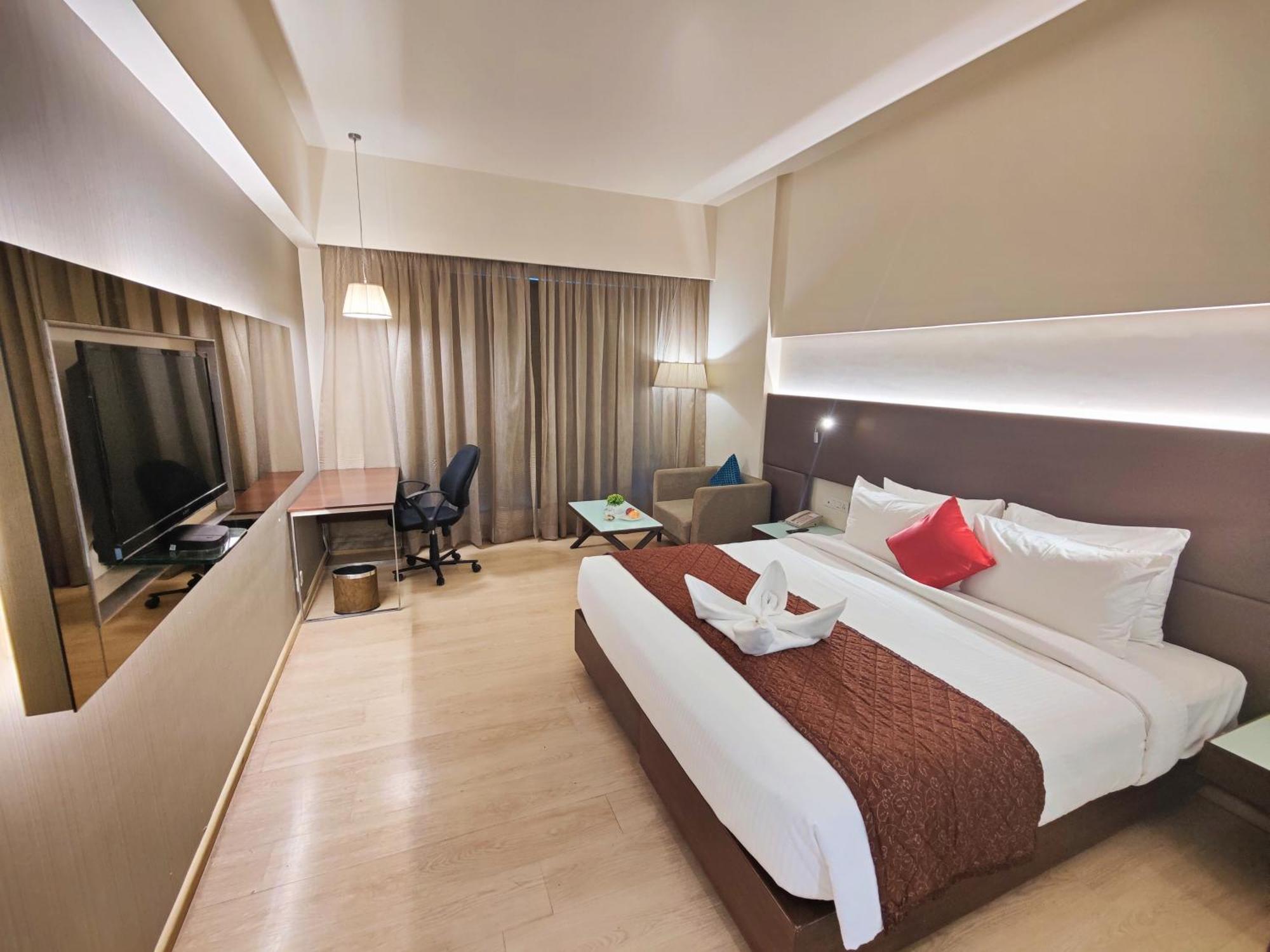 Regenta Central Grand Exotica Pimpri-Chinchwad Exteriör bild