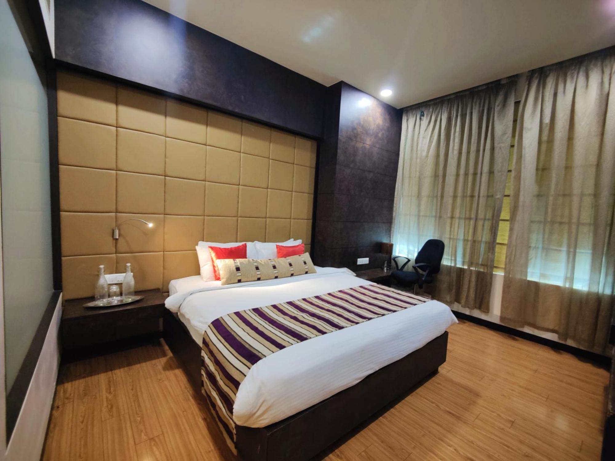 Regenta Central Grand Exotica Pimpri-Chinchwad Exteriör bild
