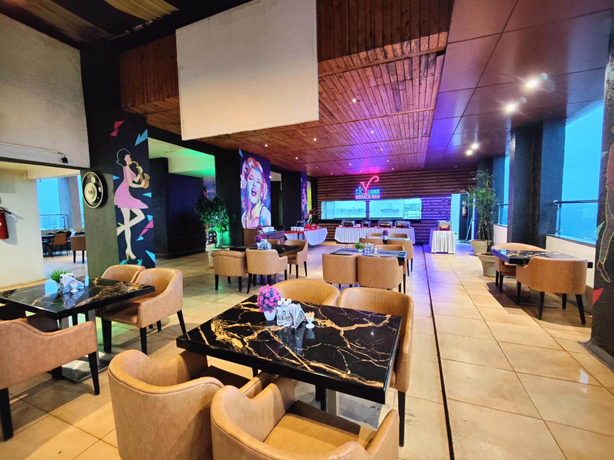 Regenta Central Grand Exotica Pimpri-Chinchwad Exteriör bild