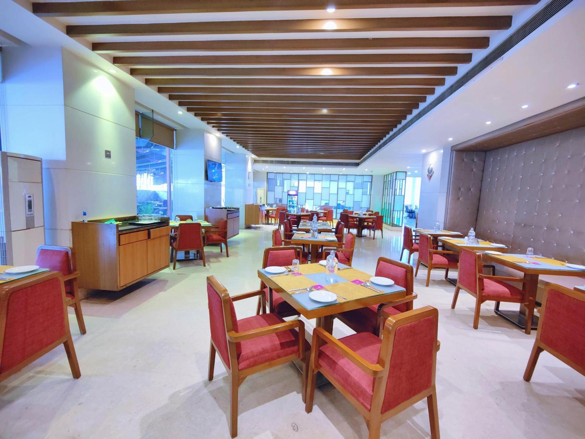 Regenta Central Grand Exotica Pimpri-Chinchwad Exteriör bild