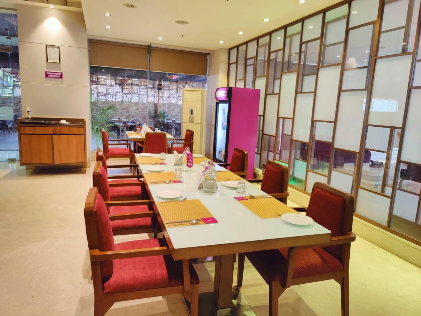 Regenta Central Grand Exotica Pimpri-Chinchwad Exteriör bild