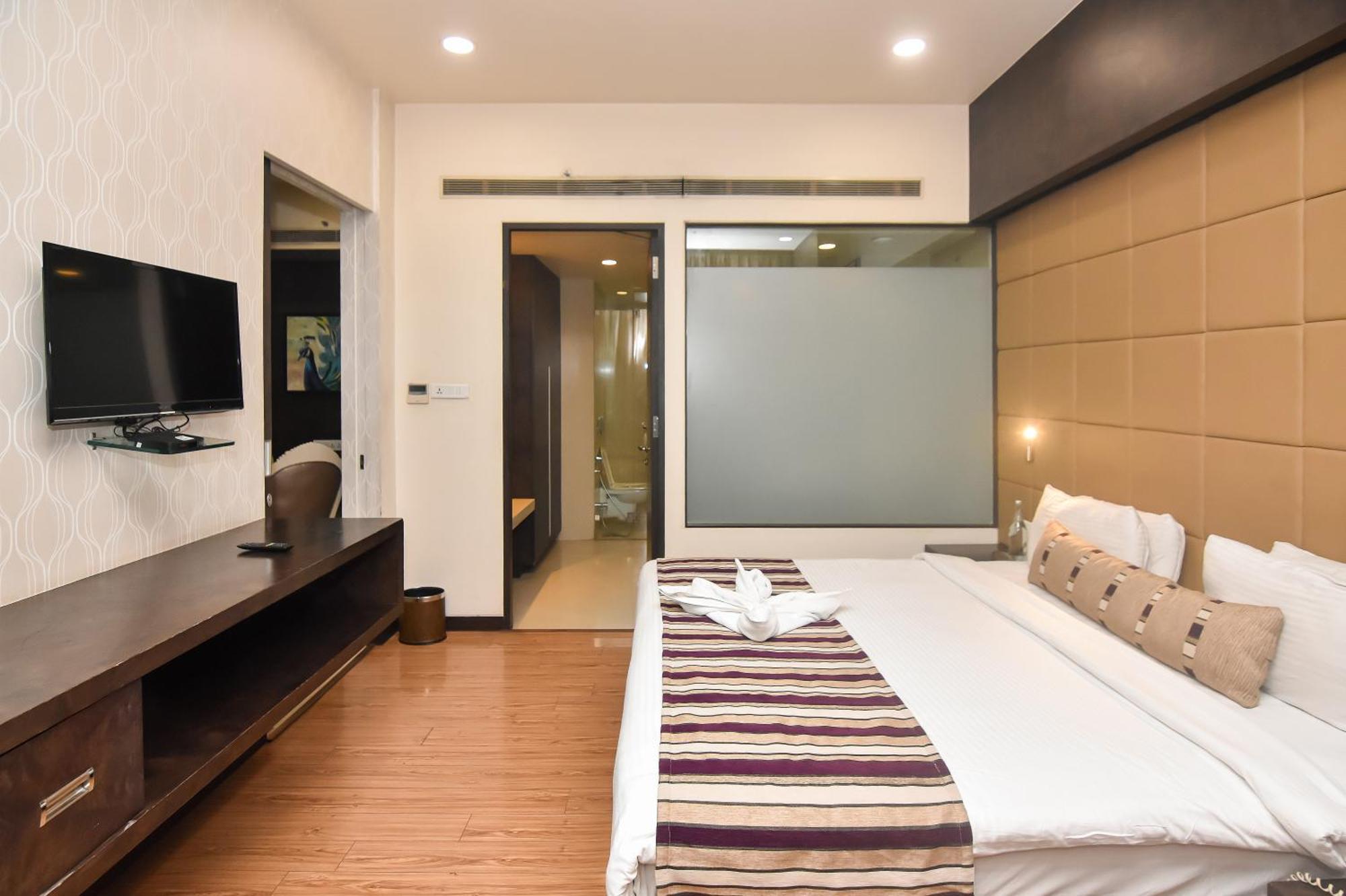 Regenta Central Grand Exotica Pimpri-Chinchwad Exteriör bild