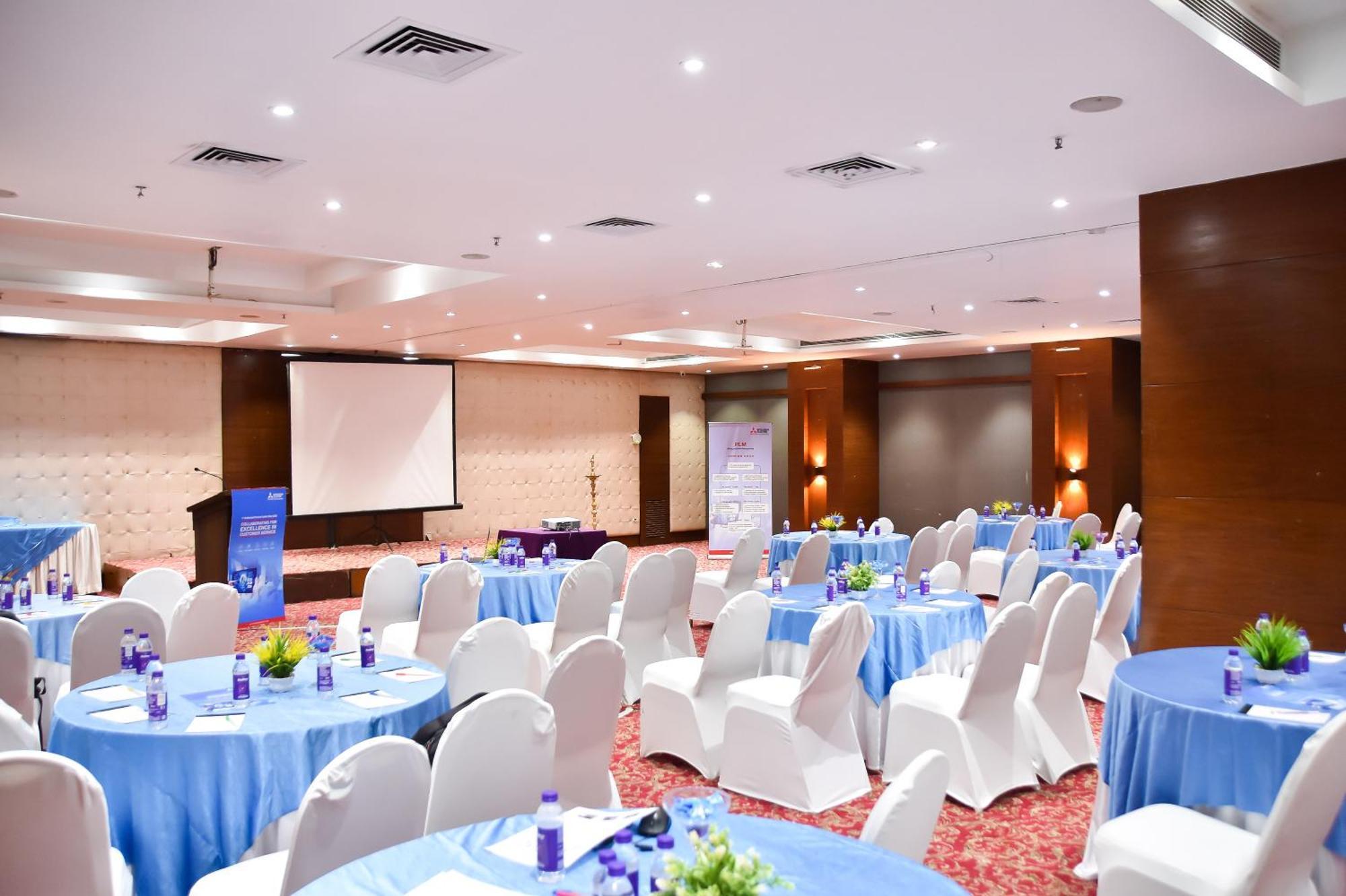 Regenta Central Grand Exotica Pimpri-Chinchwad Exteriör bild