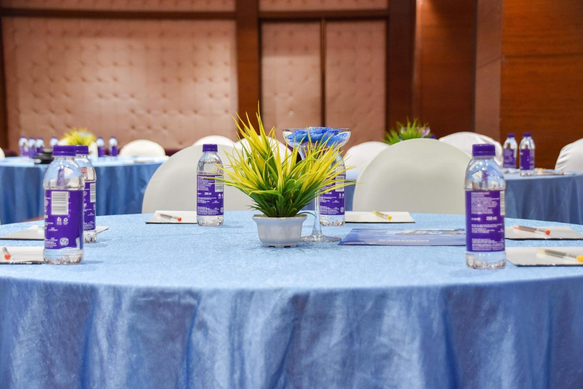 Regenta Central Grand Exotica Pimpri-Chinchwad Exteriör bild