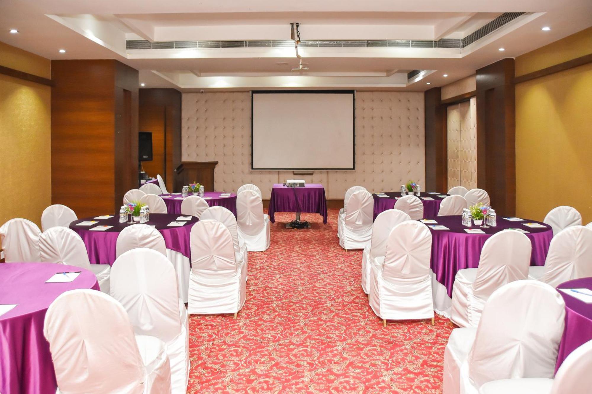 Regenta Central Grand Exotica Pimpri-Chinchwad Exteriör bild