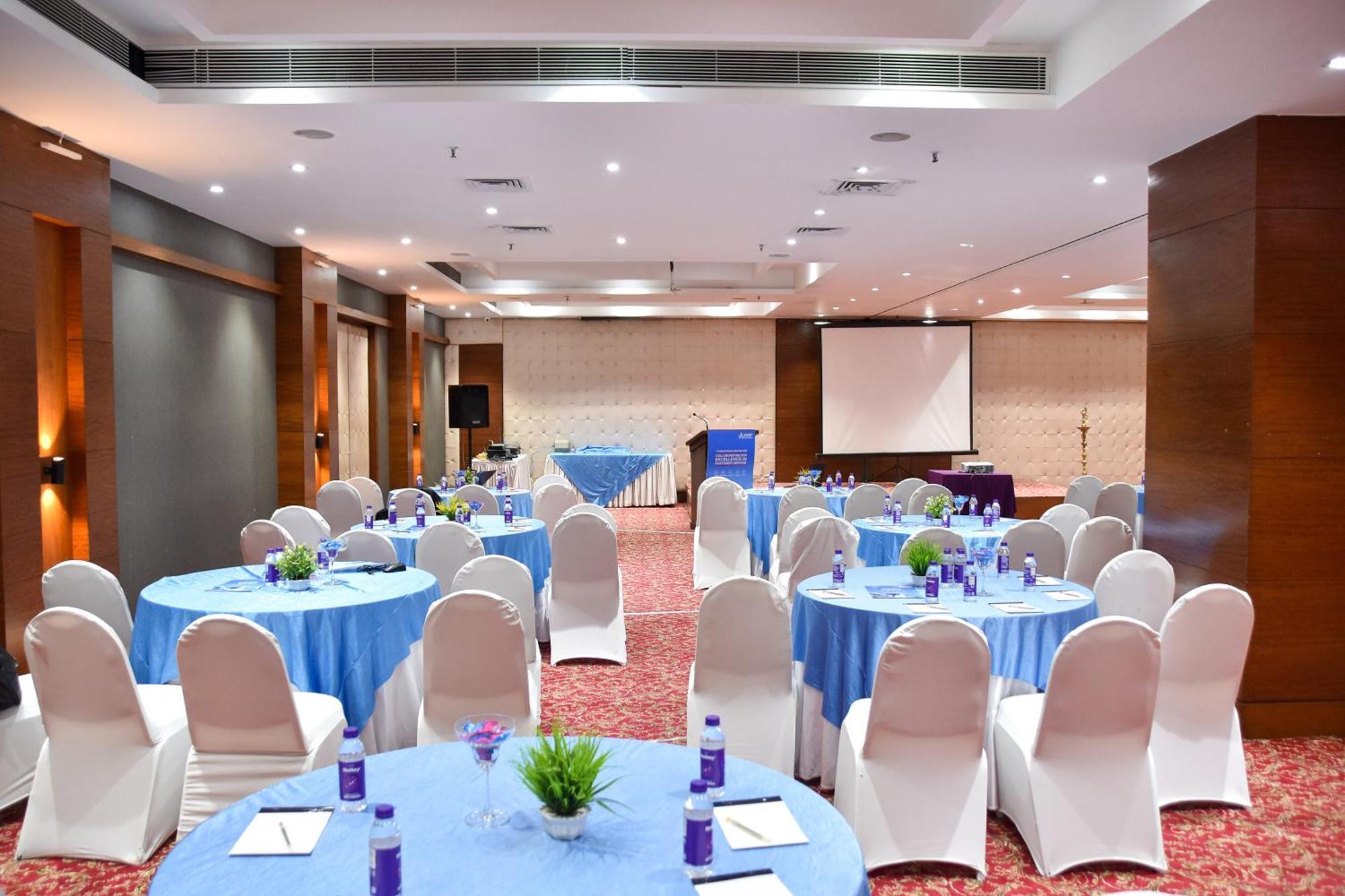 Regenta Central Grand Exotica Pimpri-Chinchwad Exteriör bild