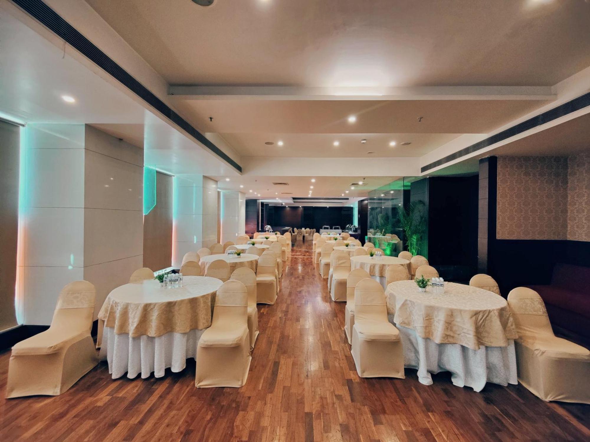 Regenta Central Grand Exotica Pimpri-Chinchwad Exteriör bild