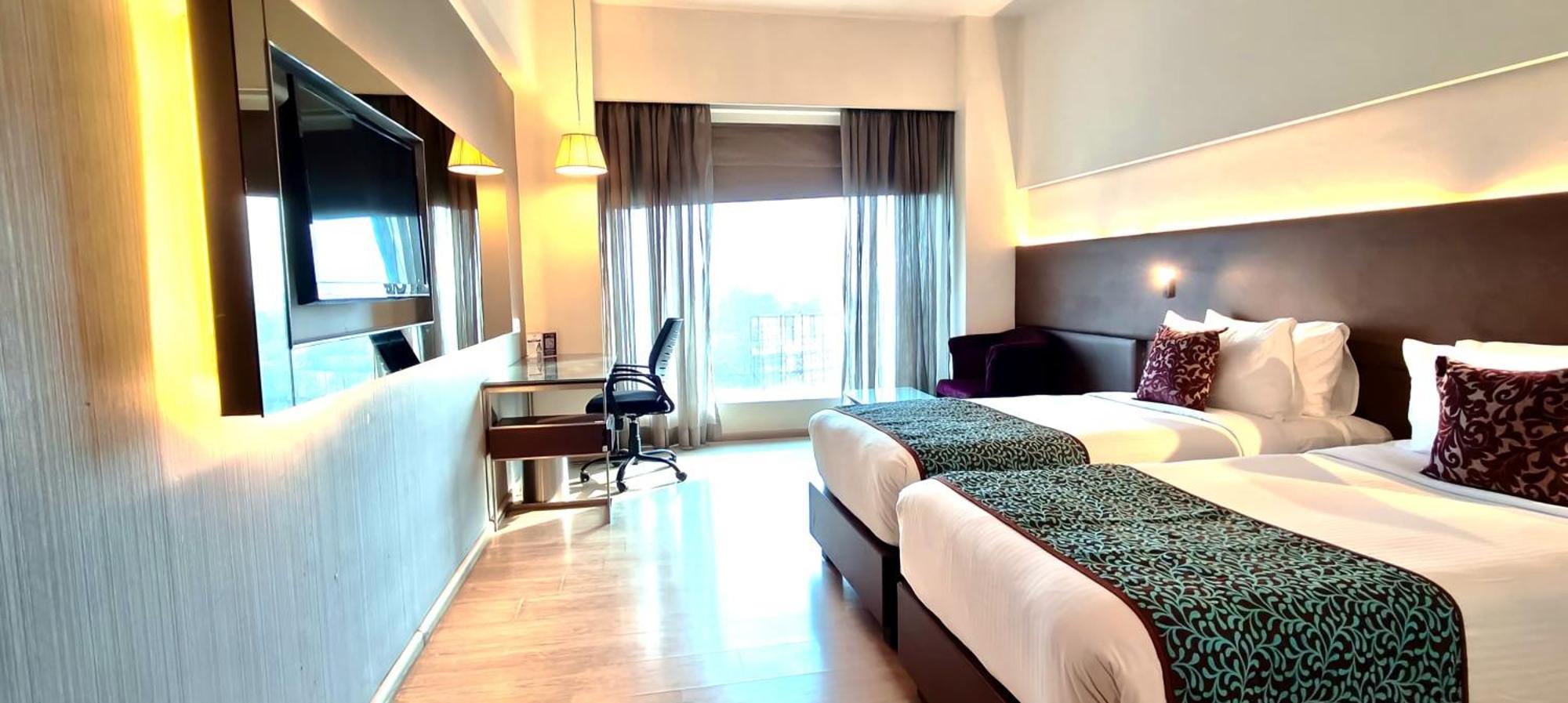 Regenta Central Grand Exotica Pimpri-Chinchwad Exteriör bild