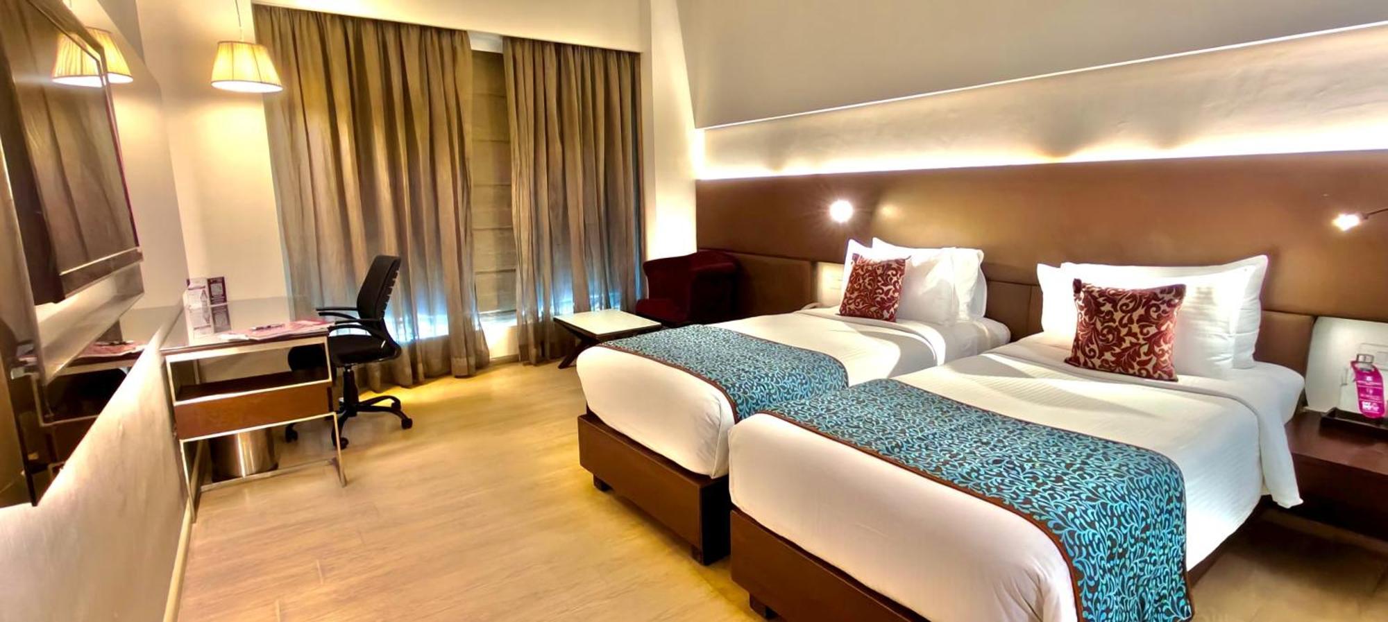 Regenta Central Grand Exotica Pimpri-Chinchwad Exteriör bild