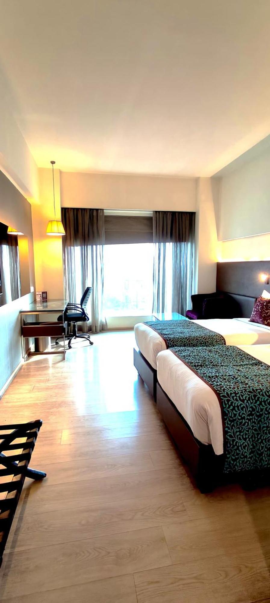 Regenta Central Grand Exotica Pimpri-Chinchwad Exteriör bild